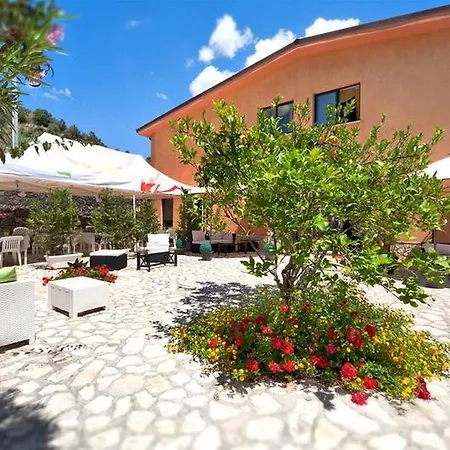 Hotel Casale E Relais Motta Camastra