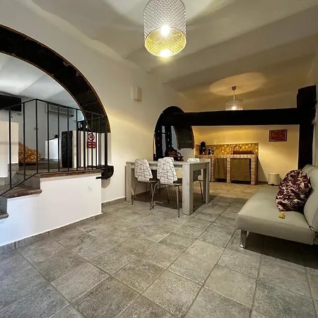 Hotel Casale E Relais Motta Camastra